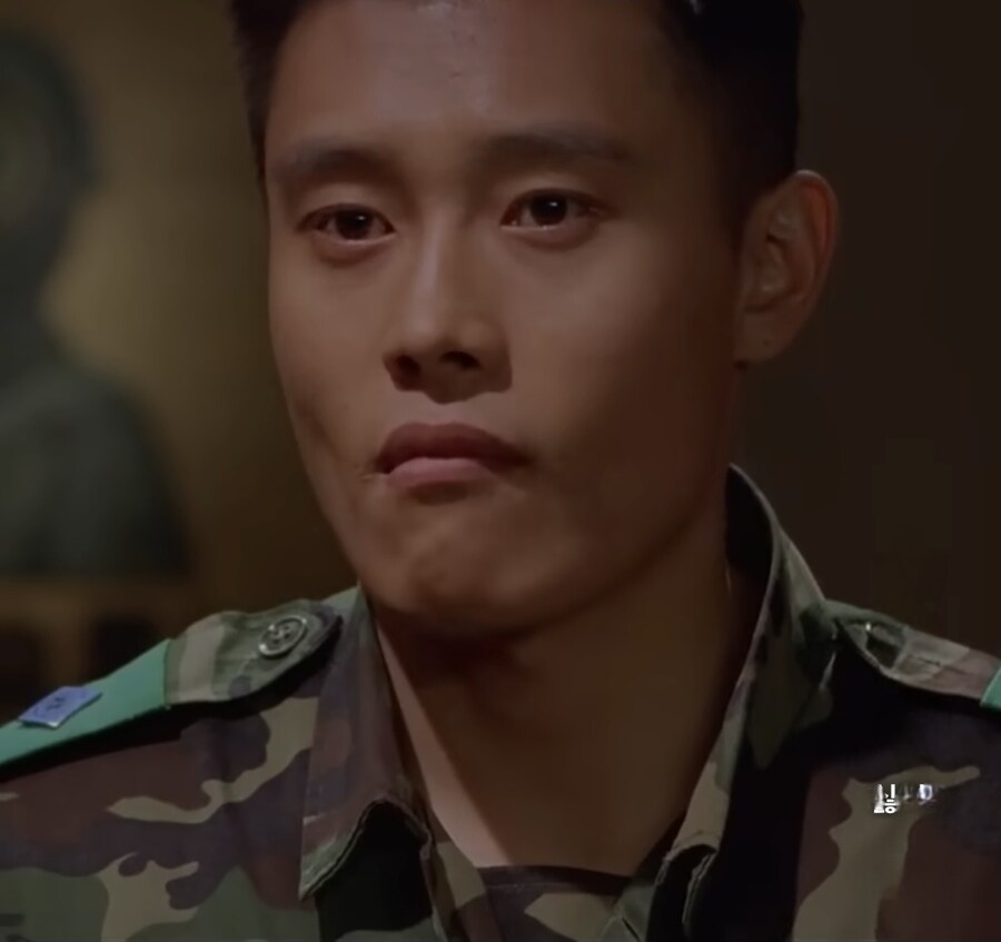 남한으로 내려오라는 말에 먹던것도 뱉고 정색하는 북한군_26.jpg