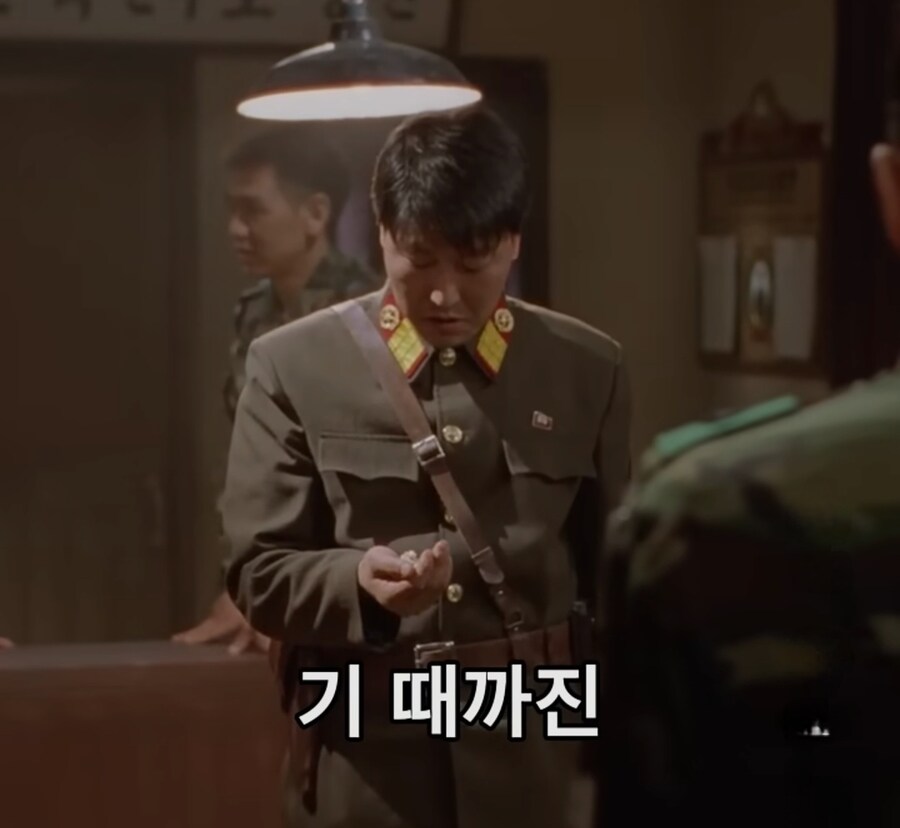 남한으로 내려오라는 말에 먹던것도 뱉고 정색하는 북한군_27.jpg