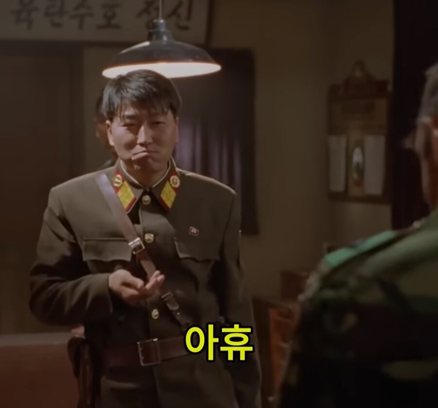 남한으로 내려오라는 말에 먹던것도 뱉고 정색하는 북한군_33.jpg