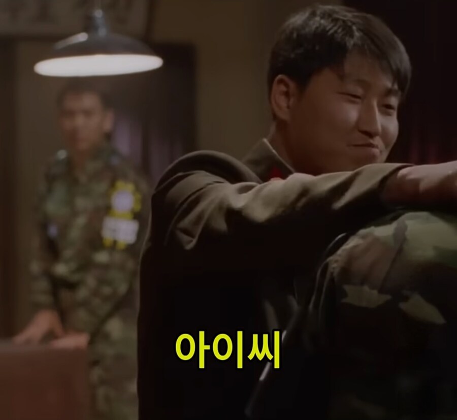 남한으로 내려오라는 말에 먹던것도 뱉고 정색하는 북한군_38.jpg