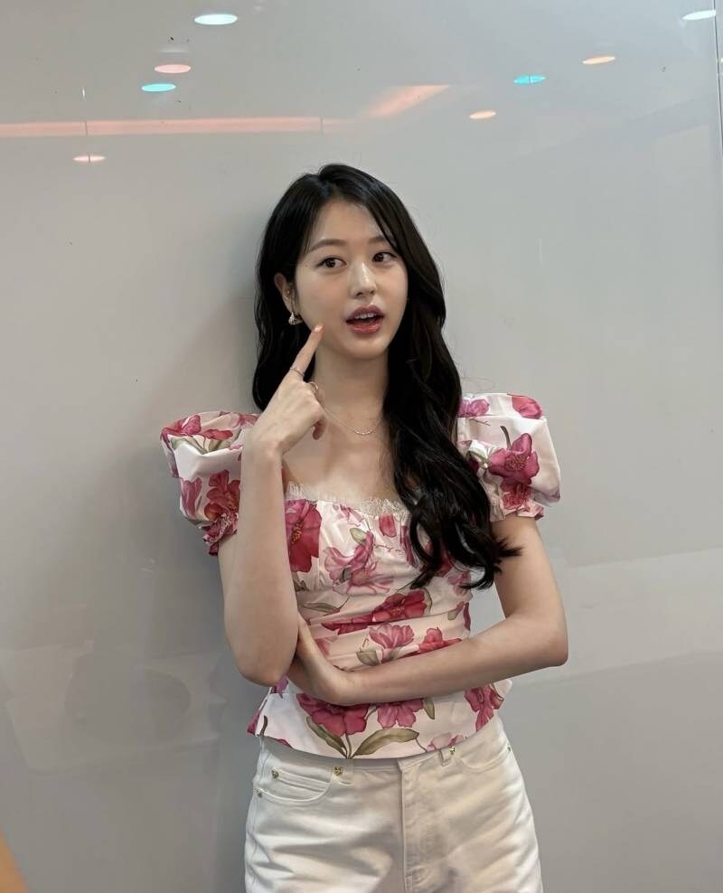 장원영이랑 너무 닮아서 장원영에게 언니라고 불리는 여배우_2.jpg