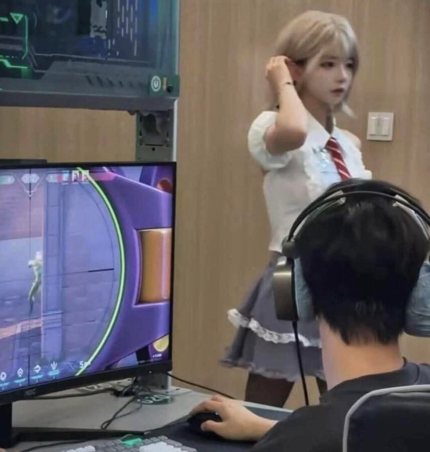 게임하다가 눈 돌아간 게이머_1.jpg