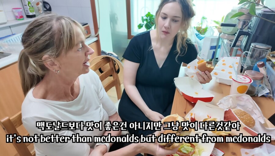 롯데리아를 첨먹어보는 미국인_2.jpg