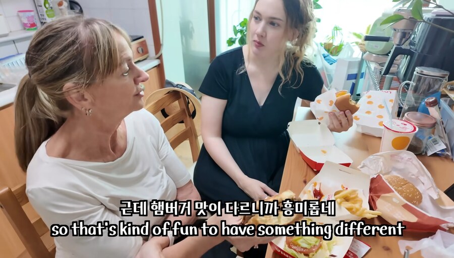 롯데리아를 첨먹어보는 미국인_3.jpg