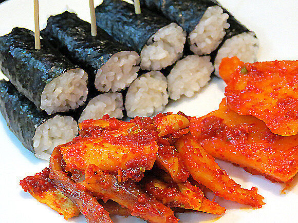 김밥은 보기와 달리 재료가 많고 손이 가서 비쌀 수밖에 없어요_1.jpg