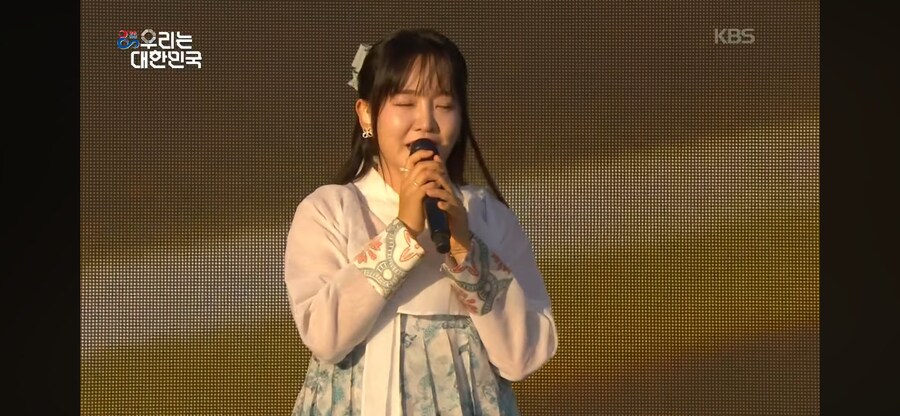 한복입은 윤하_1.png