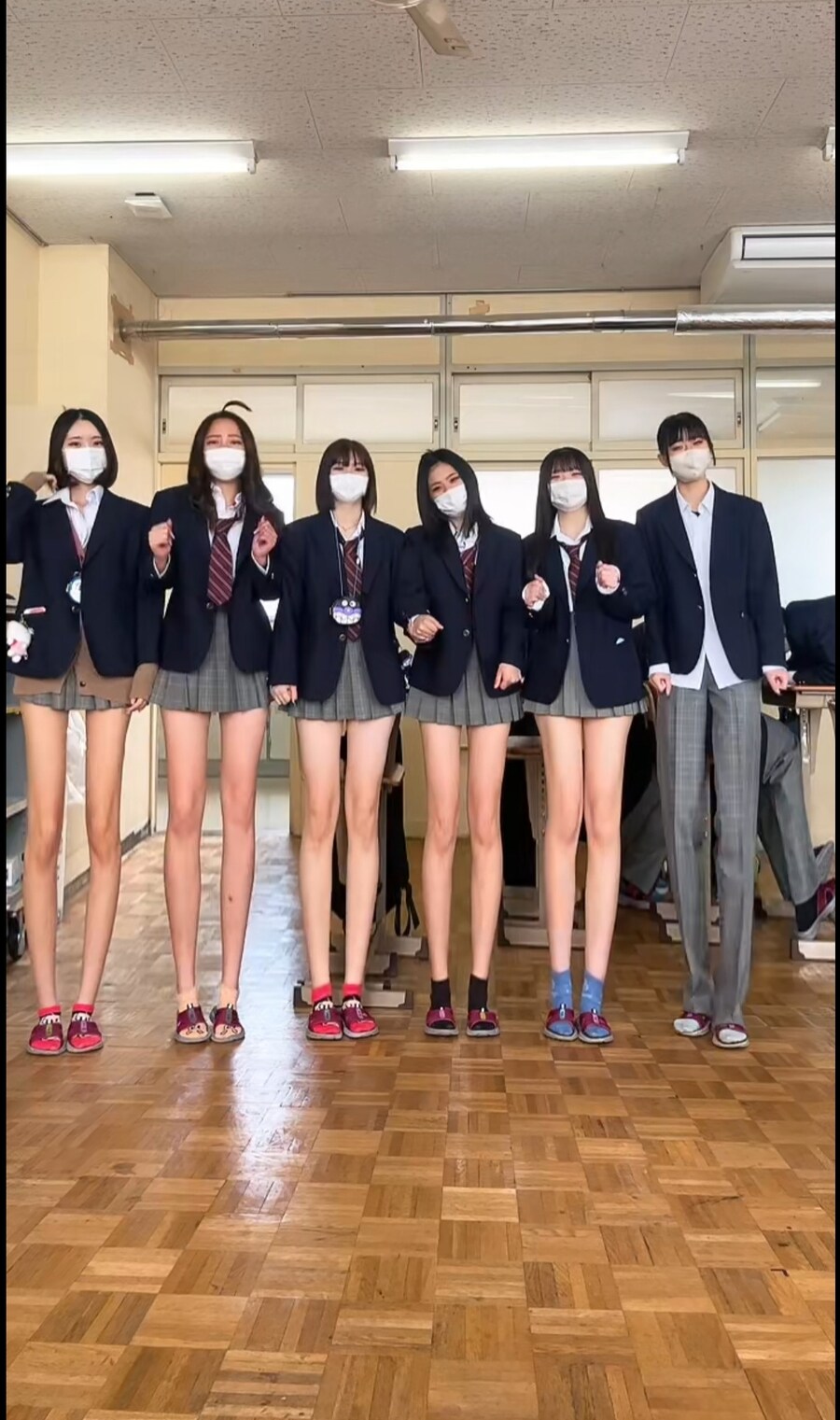 어떤 거인족의 학교의 졸업사진...._1.jpg