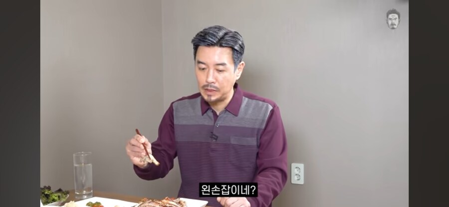 왼손잡이네..?_3.jpg