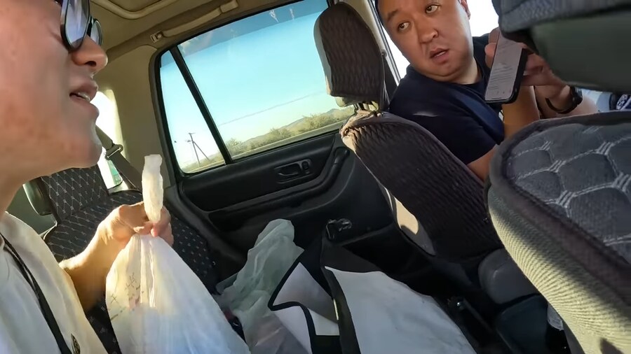 여행 유튜버가 함부로 히치하이킹 하면 안 되는 이유_32.png