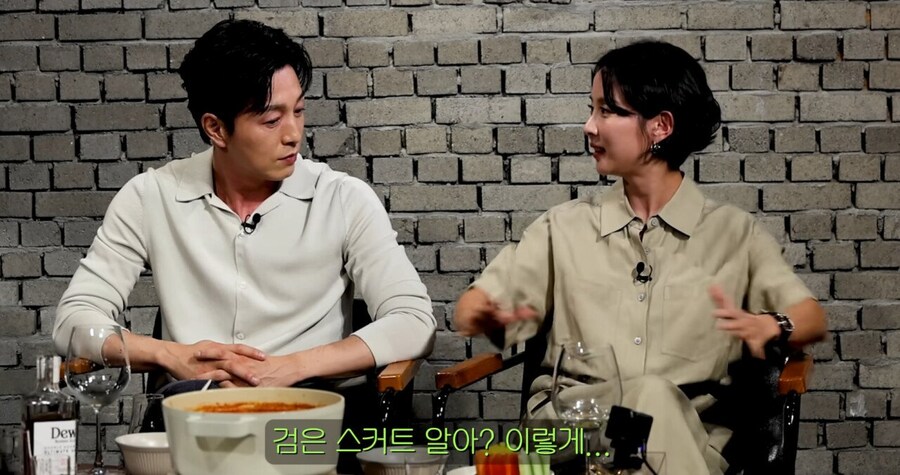 장례식에서 큰절한 배우 조여정_6.jpg