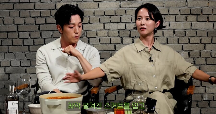 장례식에서 큰절한 배우 조여정_7.jpg