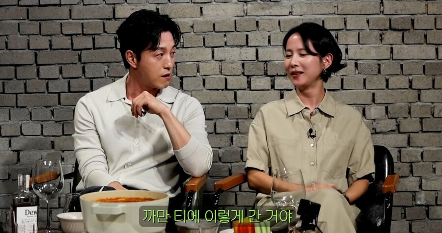 장례식에서 큰절한 배우 조여정_8.jpg