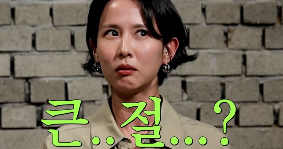 장례식에서 큰절한 배우 조여정_19.jpg