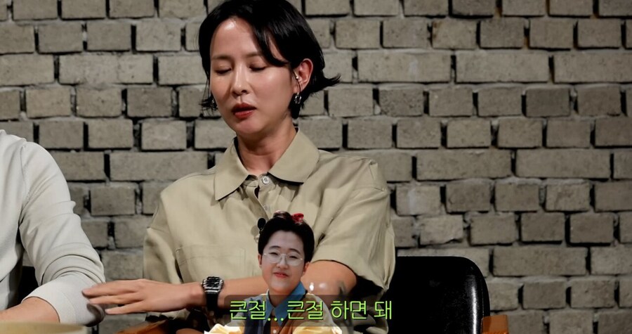 장례식에서 큰절한 배우 조여정_12.jpg