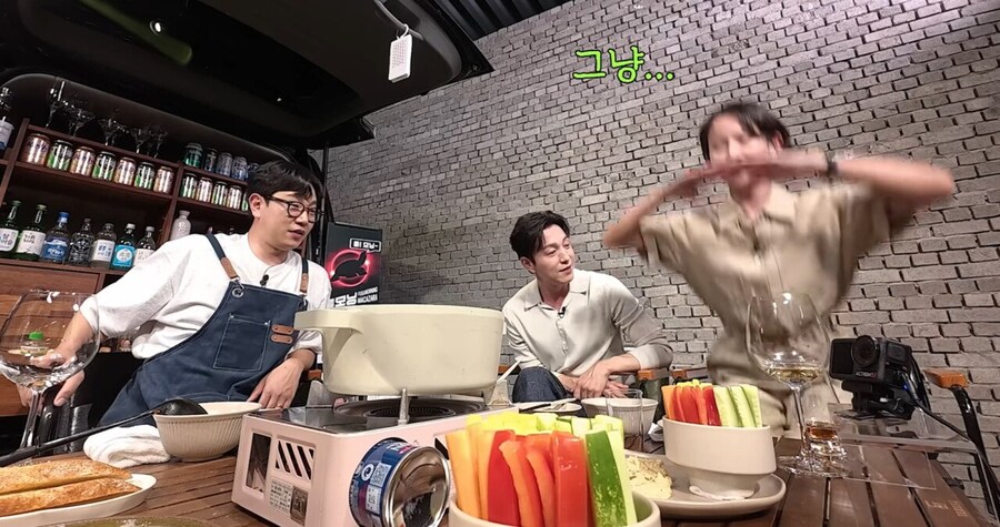 장례식에서 큰절한 배우 조여정_20.jpg