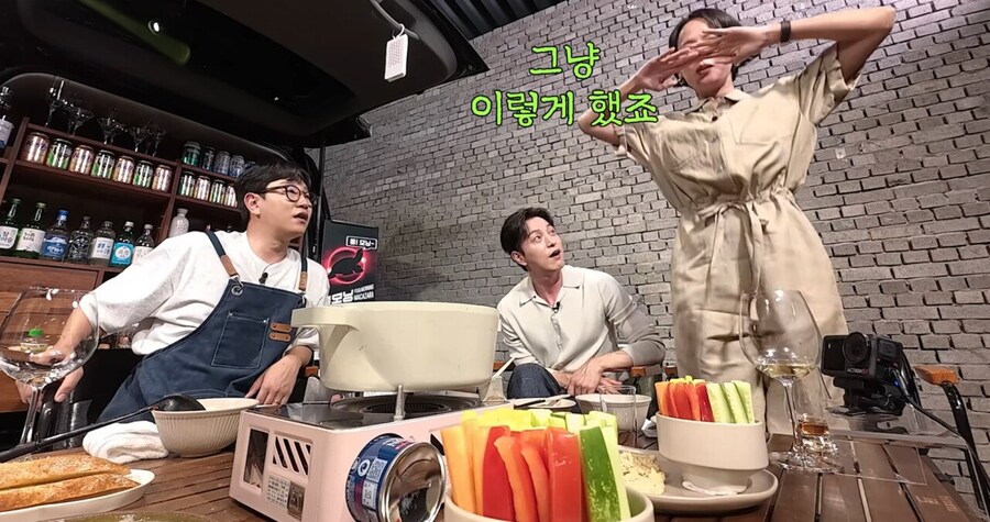 장례식에서 큰절한 배우 조여정_21.jpg