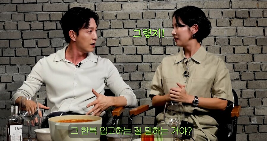 장례식에서 큰절한 배우 조여정_27.jpg