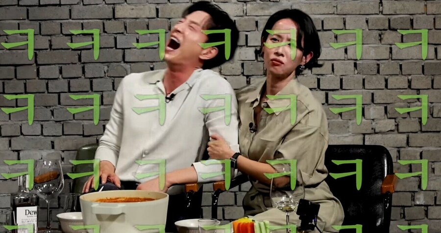장례식에서 큰절한 배우 조여정_37.jpg