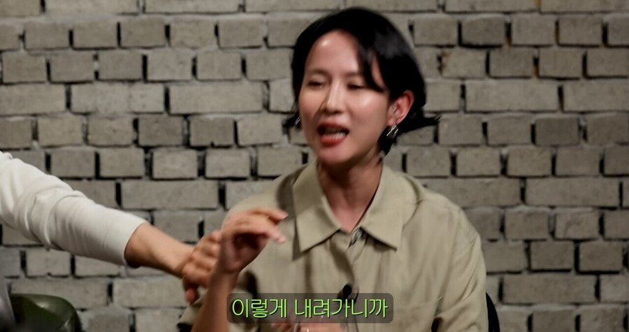 장례식에서 큰절한 배우 조여정_32.jpg