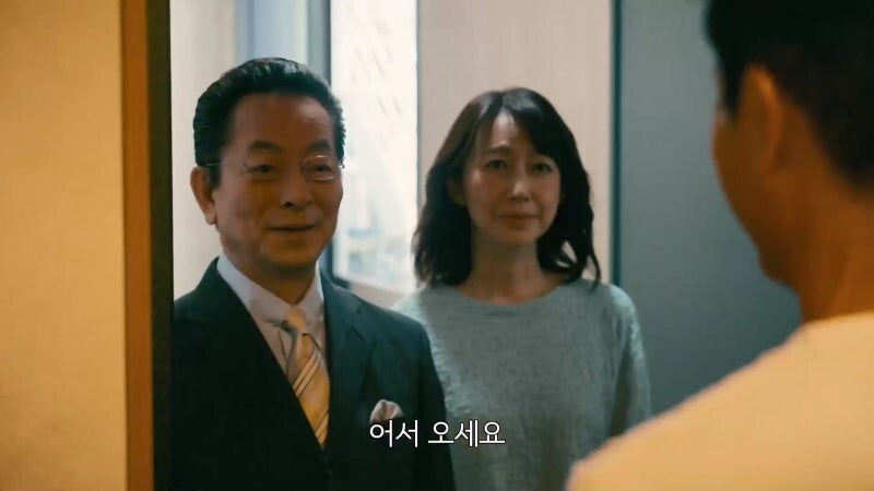 주말에 직장상사를 초대해서 벌칙게임을 시키는 부하직원_1.jpg