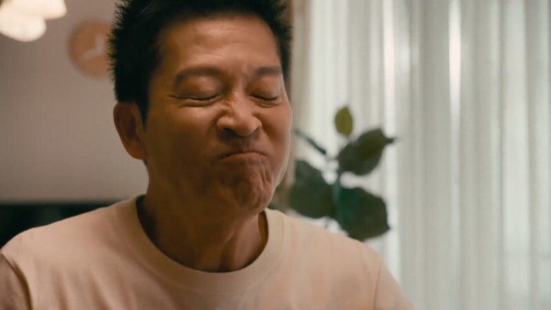 주말에 직장상사를 초대해서 벌칙게임을 시키는 부하직원_14.jpg