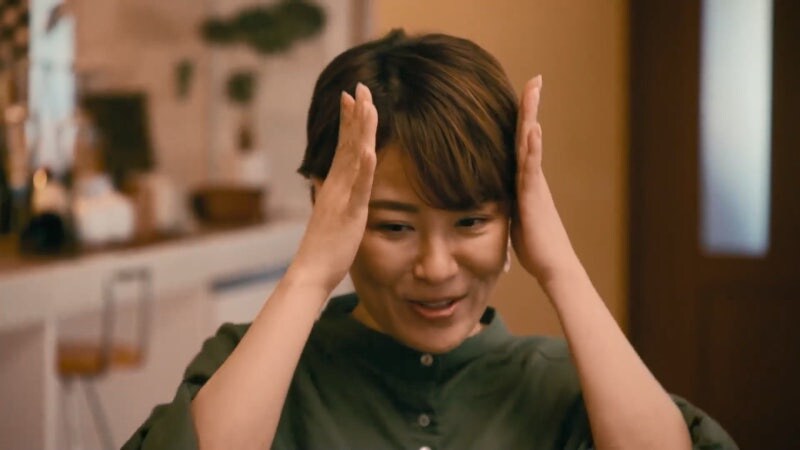 주말에 직장상사를 초대해서 벌칙게임을 시키는 부하직원_21.jpg