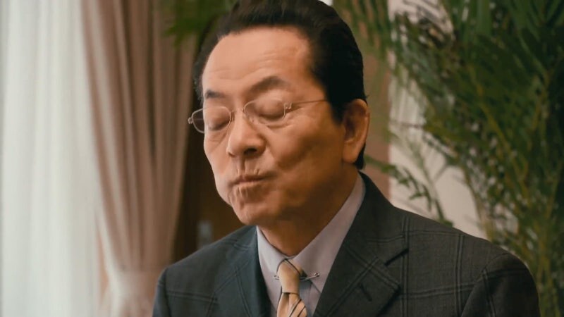 주말에 직장상사를 초대해서 벌칙게임을 시키는 부하직원_12.jpg
