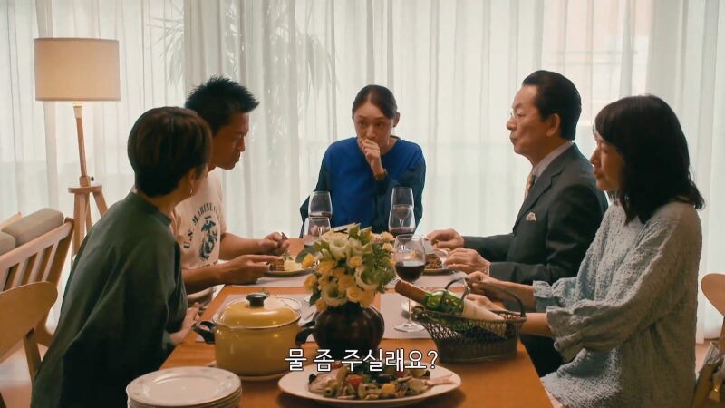 주말에 직장상사를 초대해서 벌칙게임을 시키는 부하직원_17.jpg