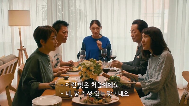 주말에 직장상사를 초대해서 벌칙게임을 시키는 부하직원_20.jpg