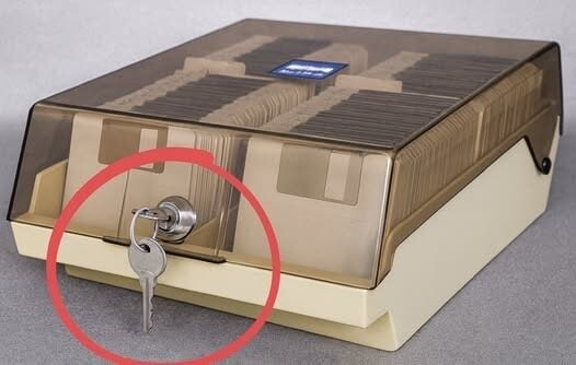지금도 해킹이 불가능한 1990년대 데이터 보안 시설_1.jpg