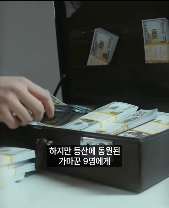 10시간동안 가마타고 등산한 중국인_8.webp