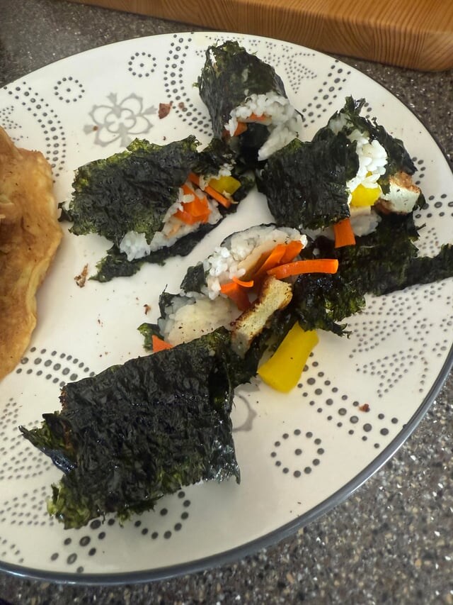 처음으로 김밥을 만들어본 외국인_2.jpg