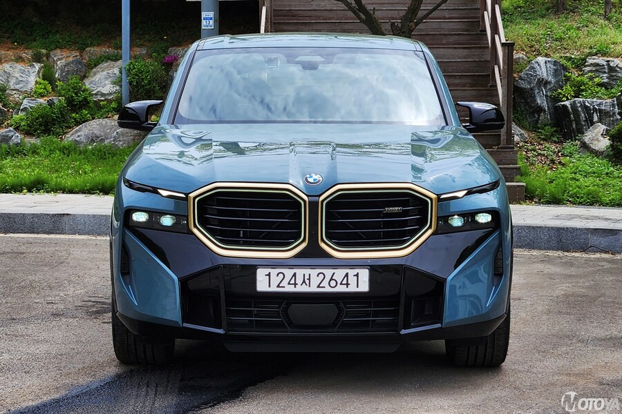 BMW 차를 다른 운전자들이 밤에 보면 웃겨서 운전을 못할거 같음_1.jpg