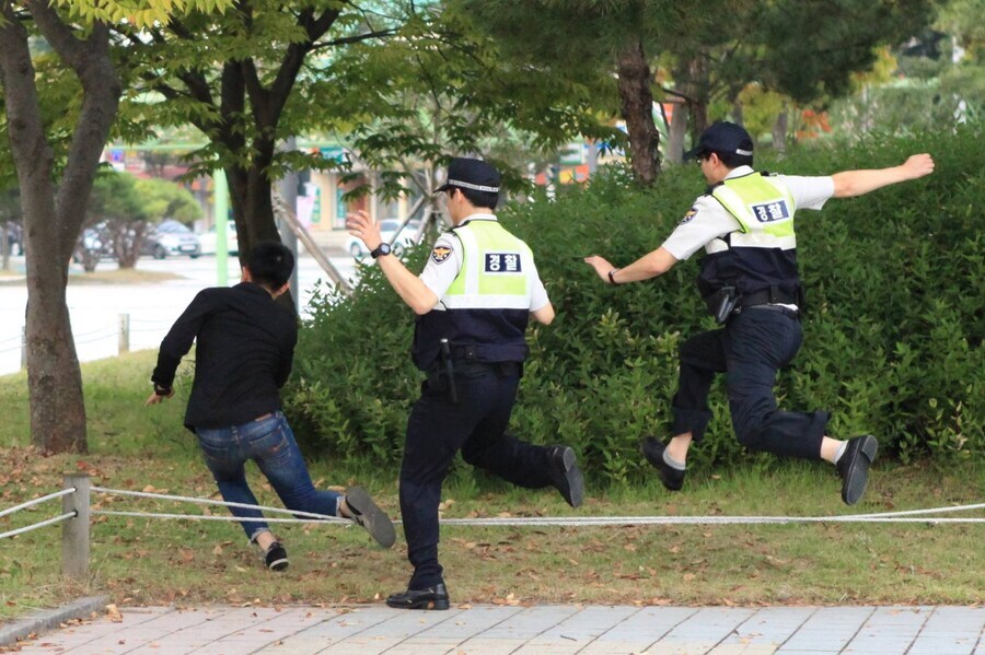 유머짤로 쓰이지만 의외로 진지했던 경찰들.jpg_2.jpg