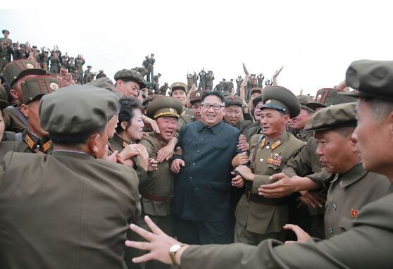 북한 군인들이 김정은이 부대 시찰하면 진심으로 우는 이유_1.jpg