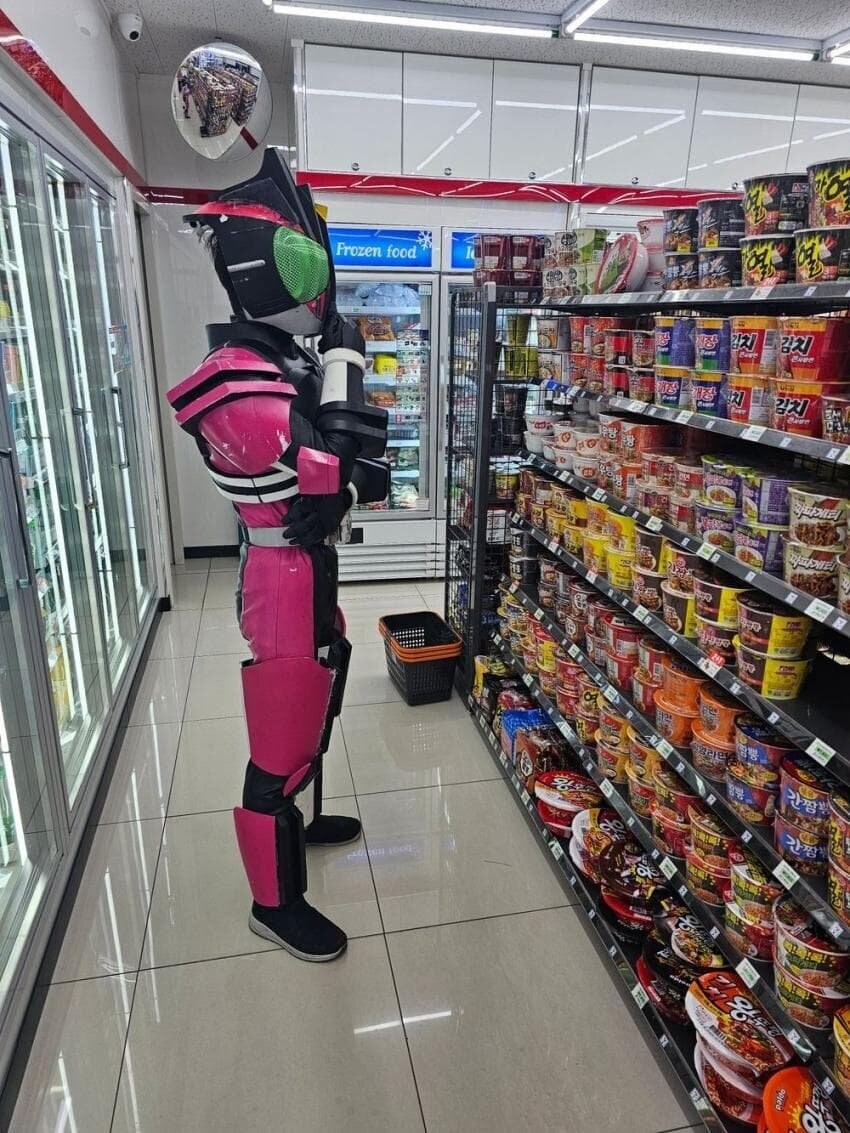 편의점에서 뭐 먹을가.jpg_1.jpg