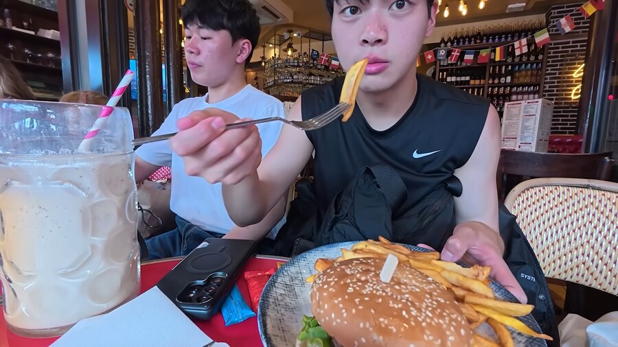 유튜브) 유럽 평점 1점 식당(사실2.3점)에 가본 유튜버_11.png