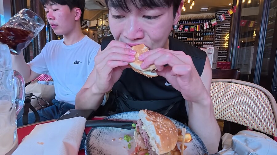 유튜브) 유럽 평점 1점 식당(사실2.3점)에 가본 유튜버_13.png