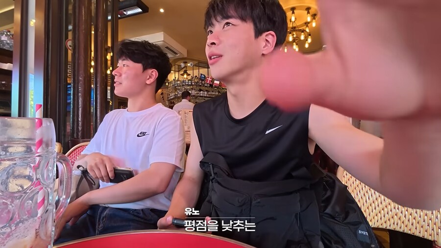 유튜브) 유럽 평점 1점 식당(사실2.3점)에 가본 유튜버_19.png