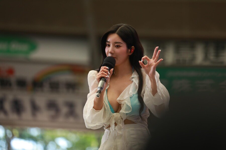 권은비 누나 지난 도쿄 워터밤 고화질 사진_1.jpg