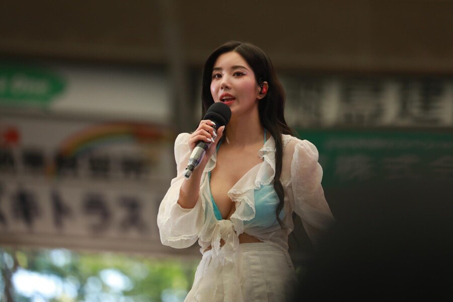 권은비 누나 지난 도쿄 워터밤 고화질 사진_2.jpg