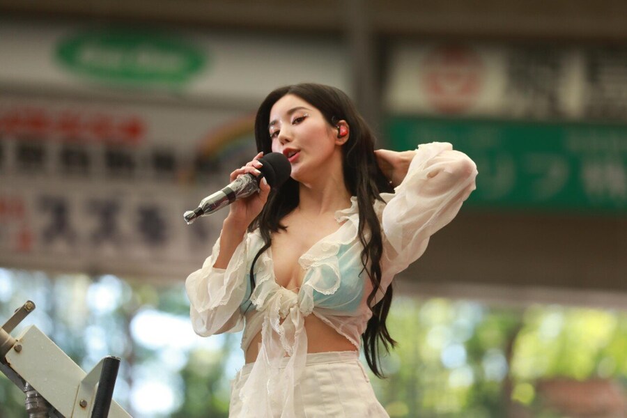 권은비 누나 지난 도쿄 워터밤 고화질 사진_5.jpg