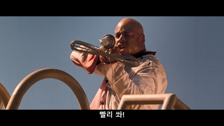 딥 블루 씨에서 관객들이 환호했던 장면_34.png