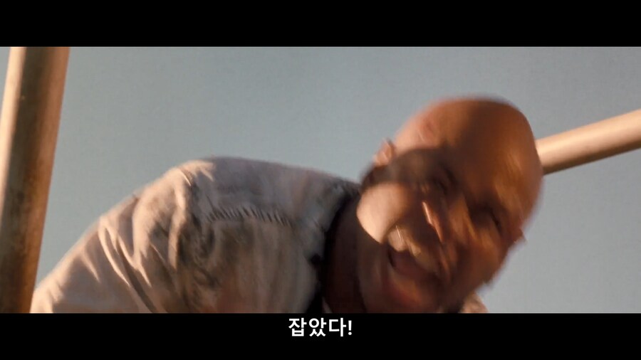 딥 블루 씨에서 관객들이 환호했던 장면_43.png