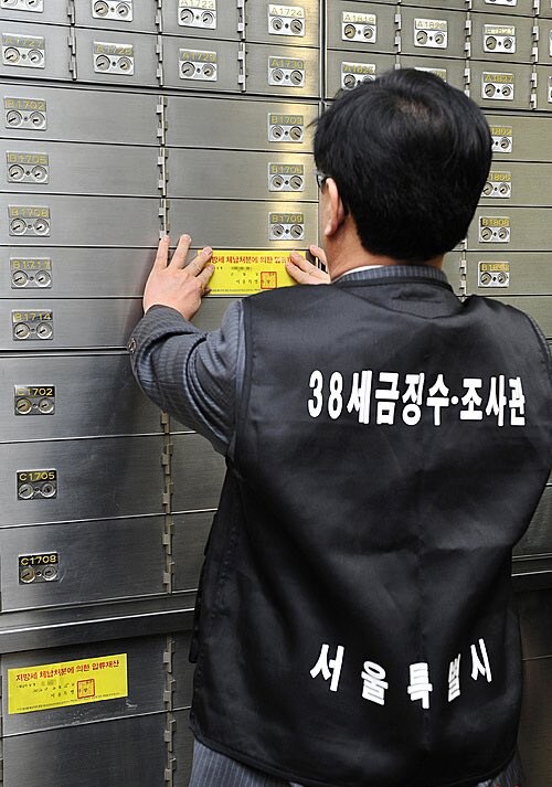 이름과 나이를 근무복에 쓰게 하는 서울시_1.jpg