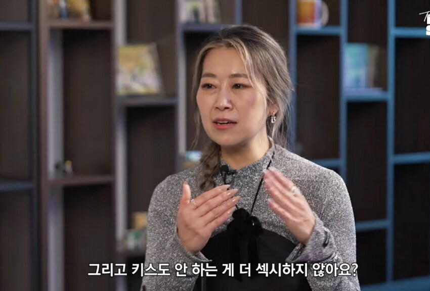 케데헌)만난지 얼마나 됐다고 키스야_1.png