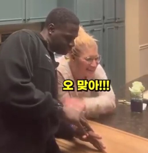 입양한 아들이 잘 자라서 기쁘다는 부모님_7.jpg