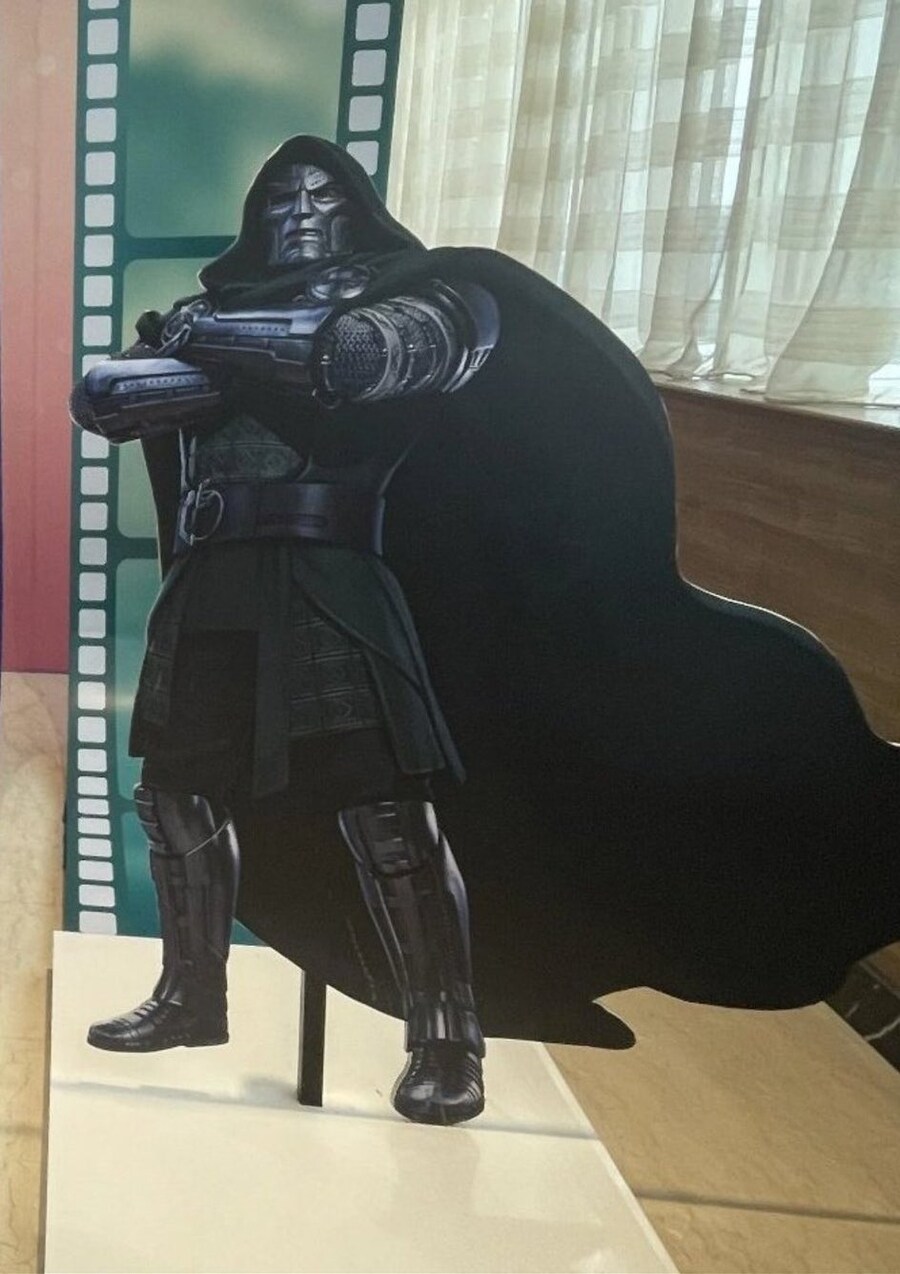 Mcu) 닥터 둠 전신 공개_1.jpg