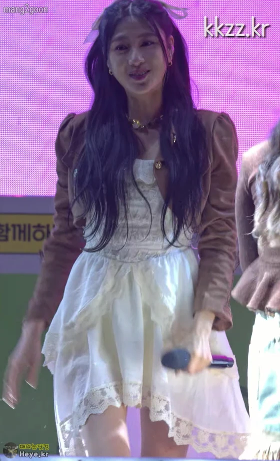 호불호 갈리는 치마 gif_2.webp
