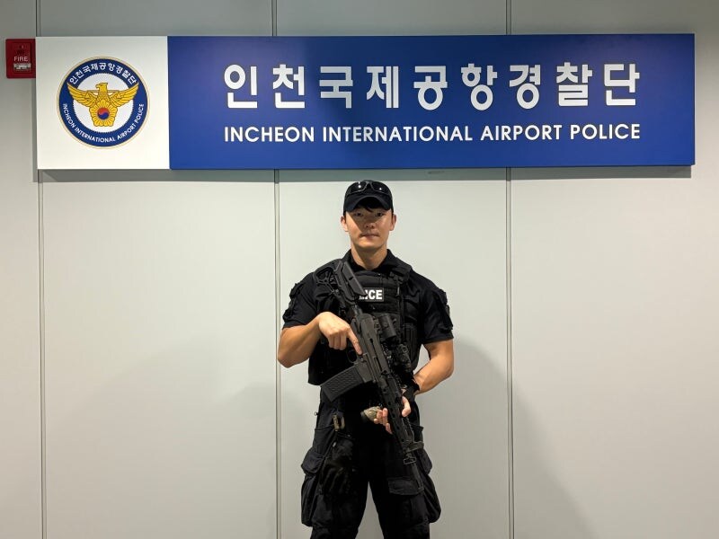 공항 연예인들 공항 점거 해결법 간단함_1.jpg